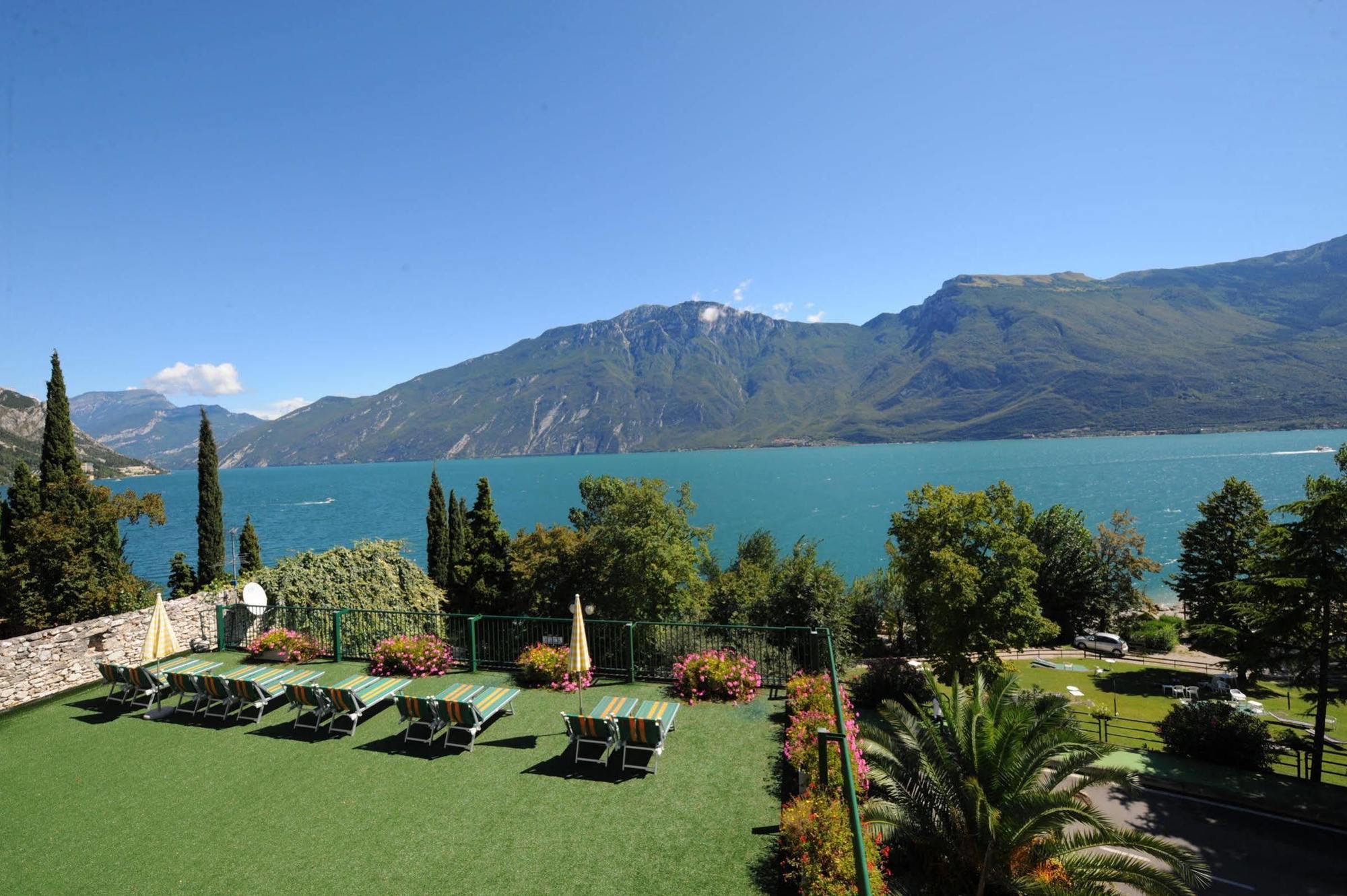 Hotel Alexander Limone sul Garda Exterior photo